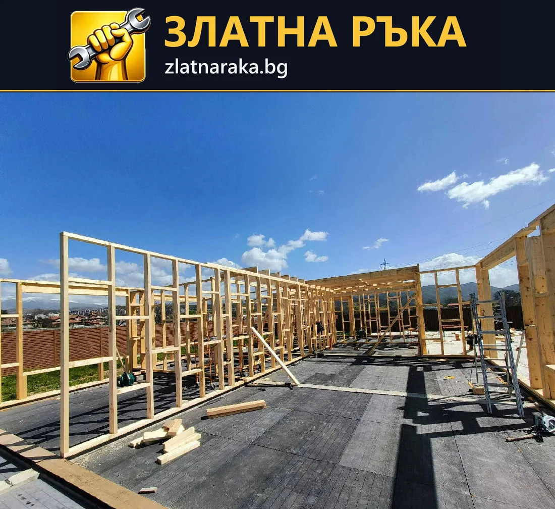 Редица светли дървени стойки и отвори очертават къща върху тъмна основа под открито небе