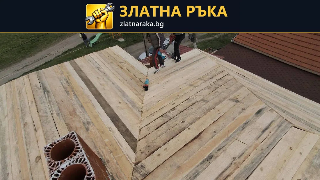 Дъсчена покривна обшивка около два отвора