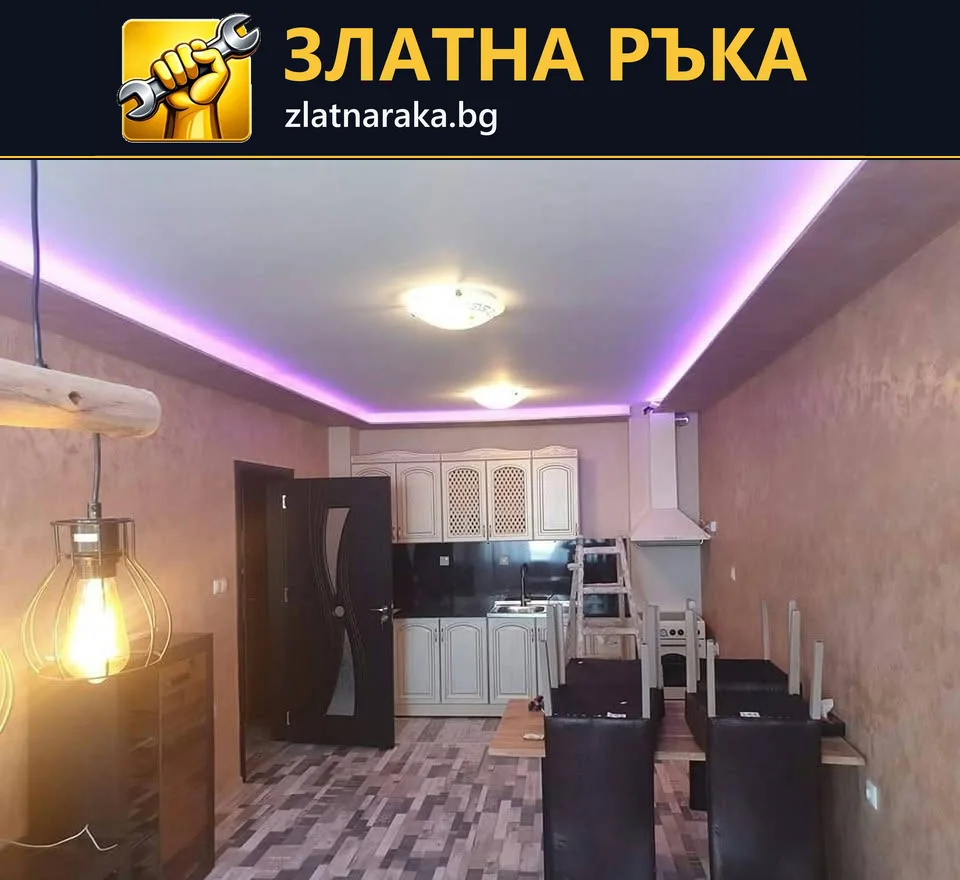 Обща кухня и трапезария с бели шкафове, тъмни столове и виолетова светлина по тавана