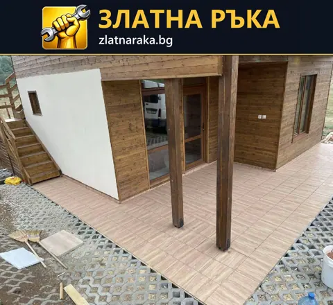 Покрита тераса с дървесна облицовка и светъл под